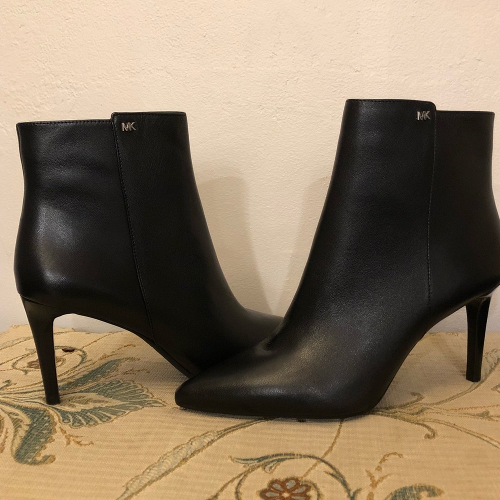 Woman’s shoes Michel kors